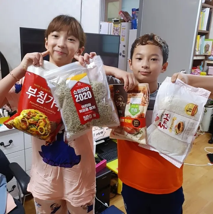 Children in Korea received food