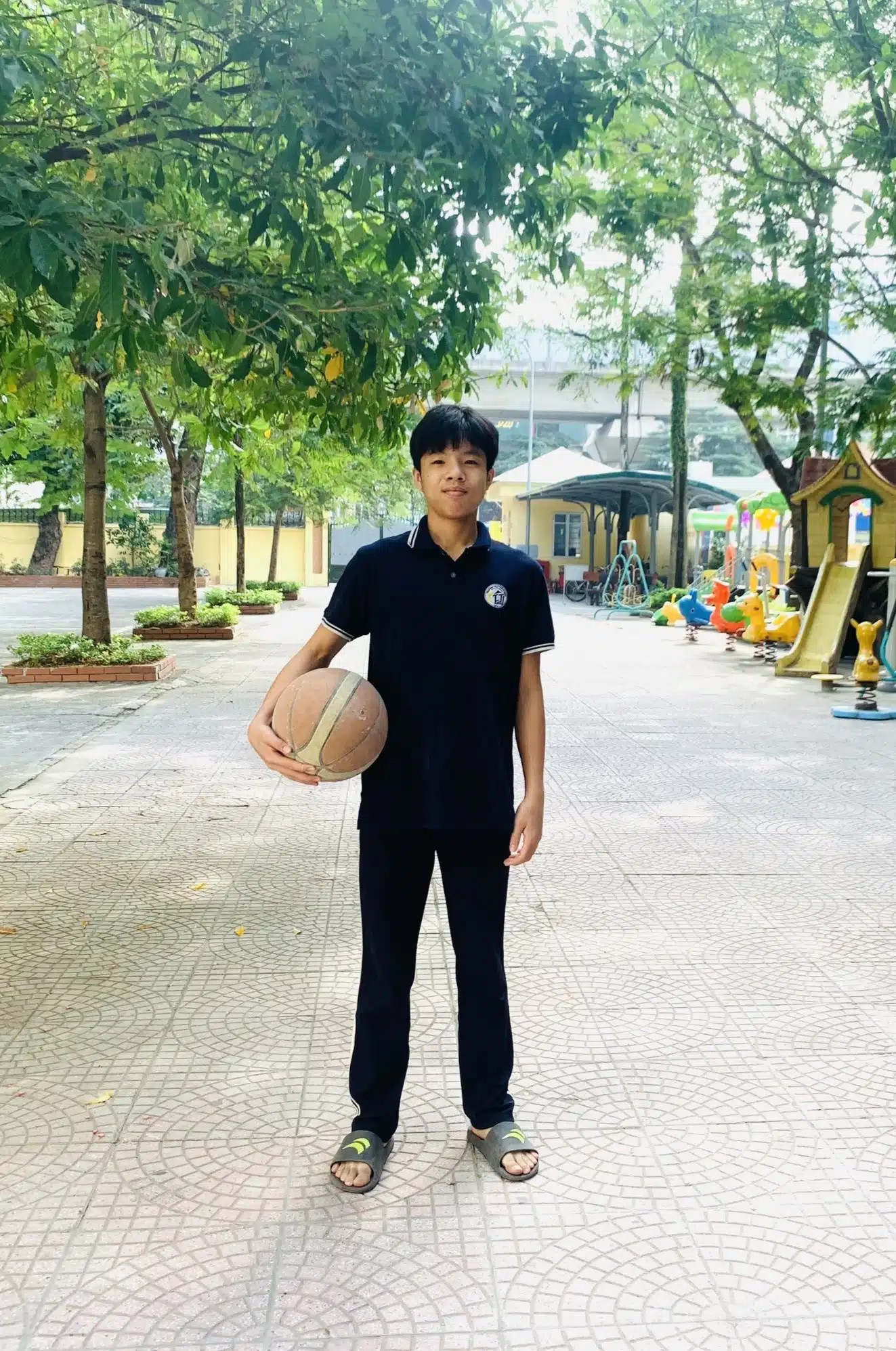 Chi Duc Is Playing Sports In His Free Time (2)