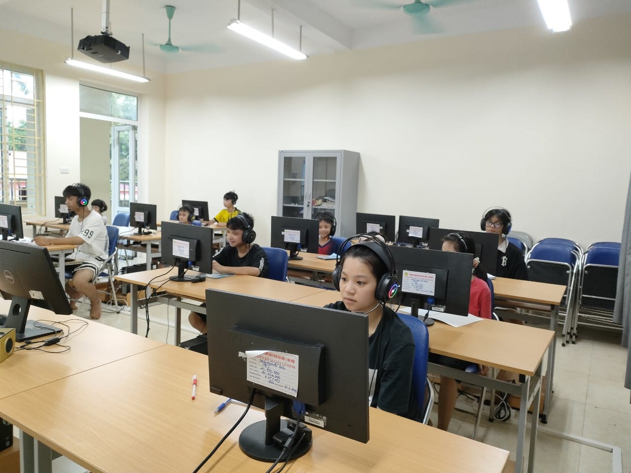 Children Happily Engage In Computer Classes (1)