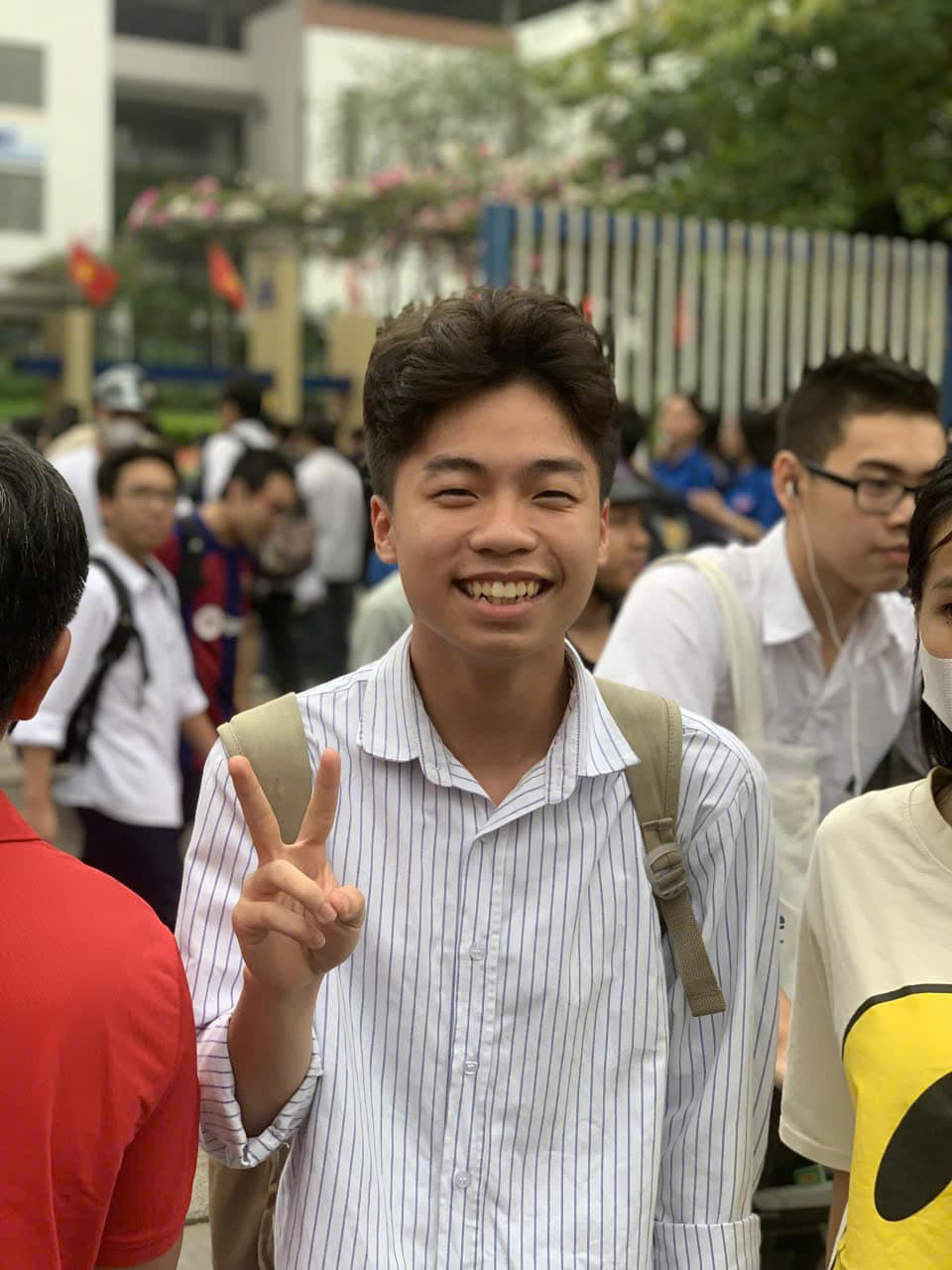 Manh Ha Keeps Smile On His Face On The First Day To University