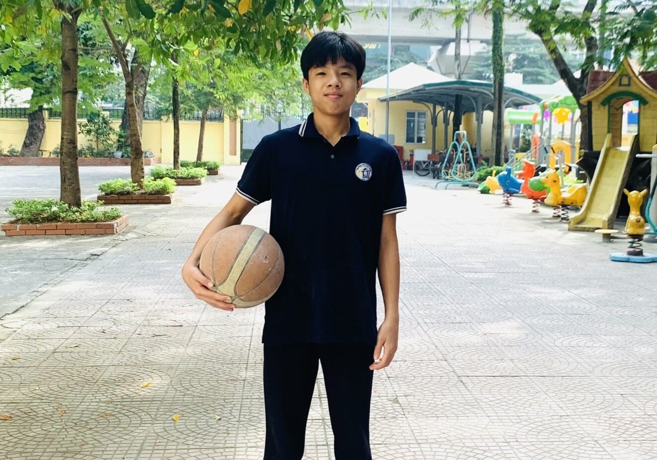 Chi Duc Is Playing Sports In His Free Time (2)