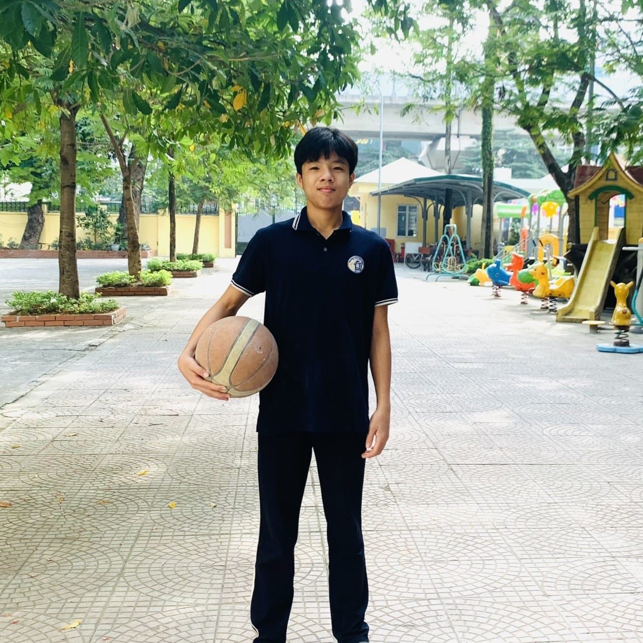 Chi Duc Is Playing Sports In His Free Time (2)