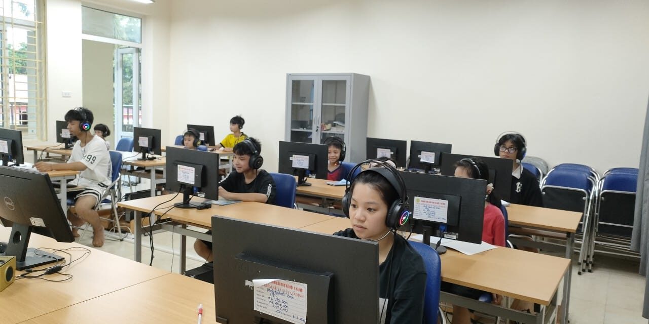 Children Happily Engage In Computer Classes (1)