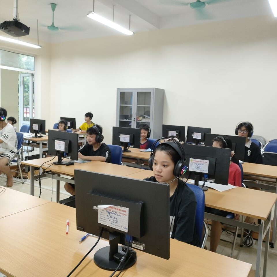 Children Happily Engage In Computer Classes (1)