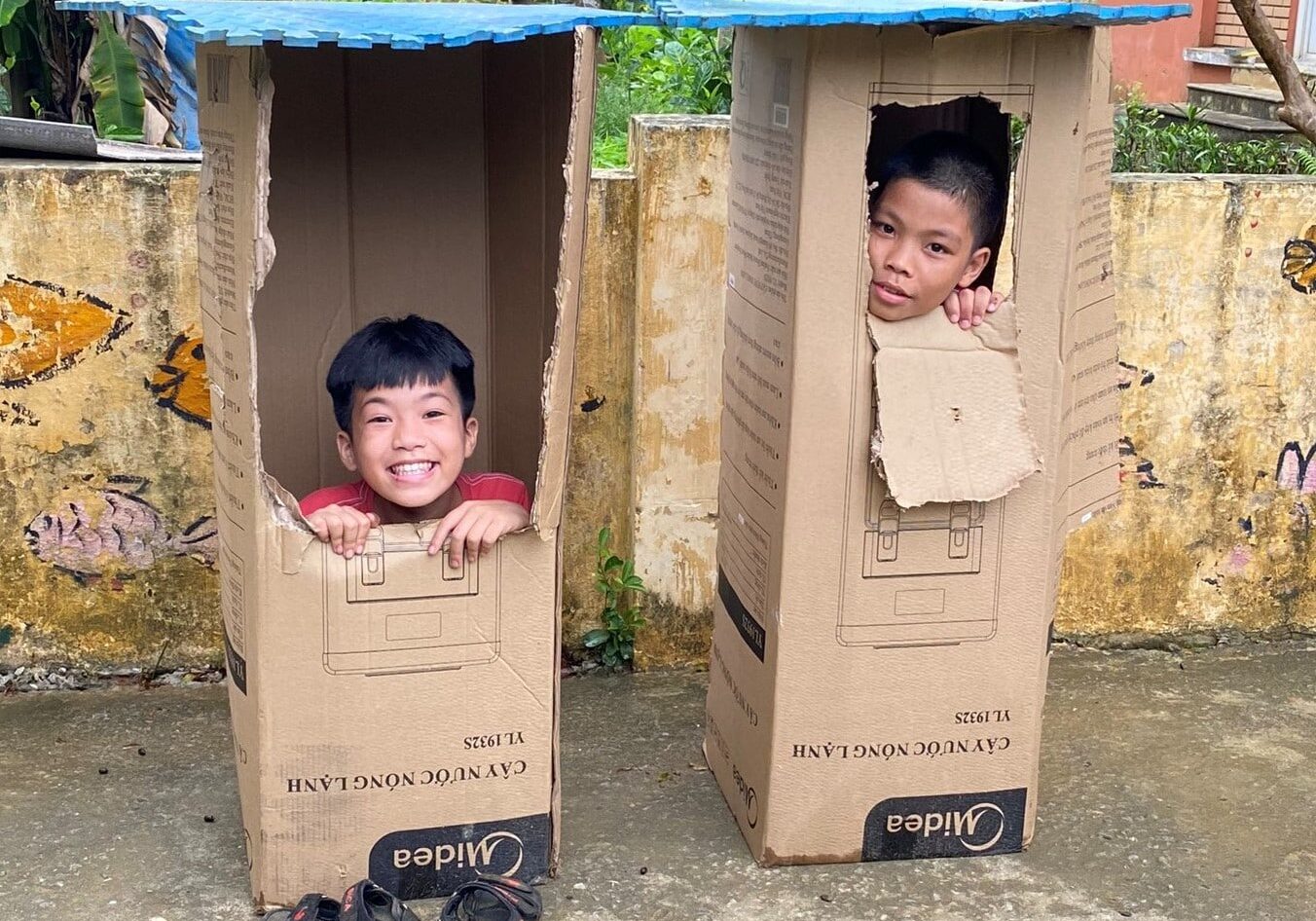 Children In Centre No.2 Are Playing A Creative Game