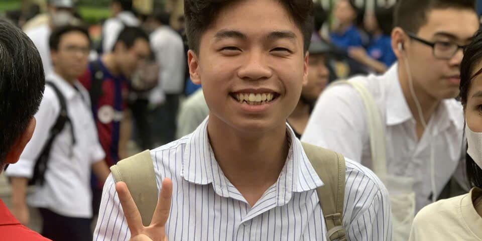 Manh Ha Keeps Smile On His Face On The First Day To University